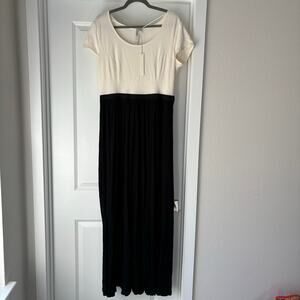 NWT Lauren Conrad Cap Sleeve Maxi Dress Blushing Blooms Black and White SZ XL